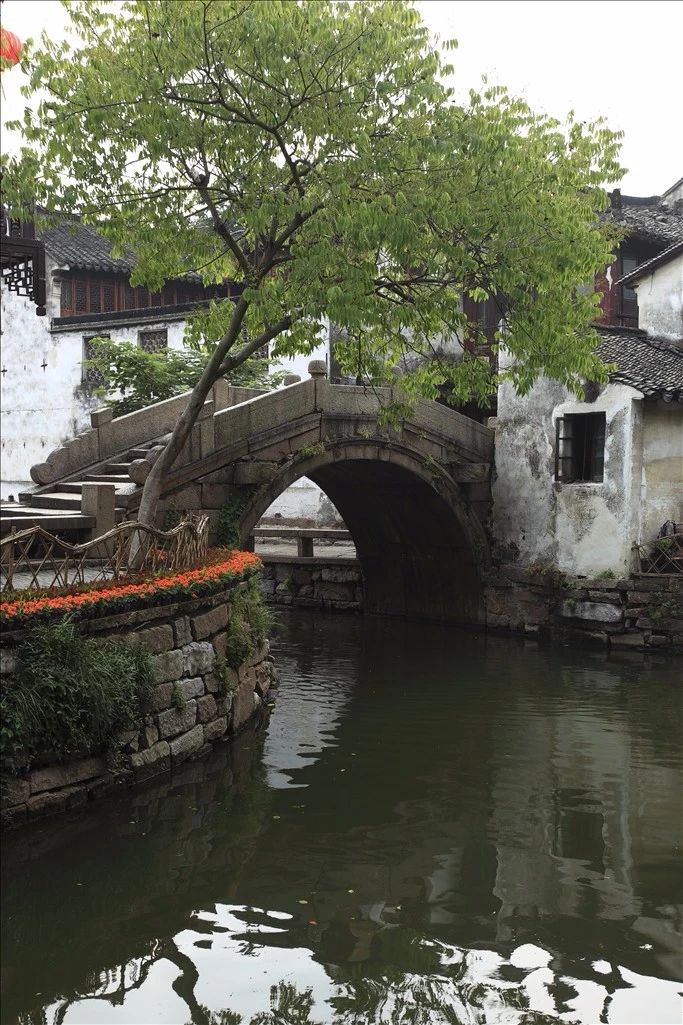 古鎮(zhèn)最美季節(jié)，你就是畫中人