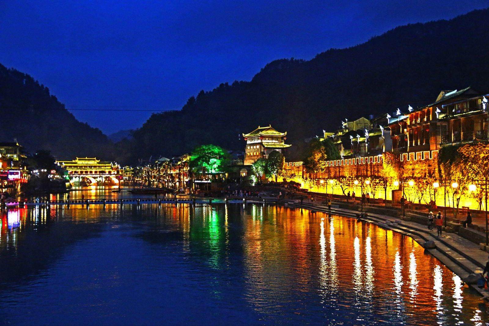 一座古香古色的古鎮，湖南鳳凰古城
