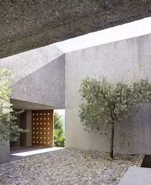 水泥墻樸素寂靜的美，庭院設計