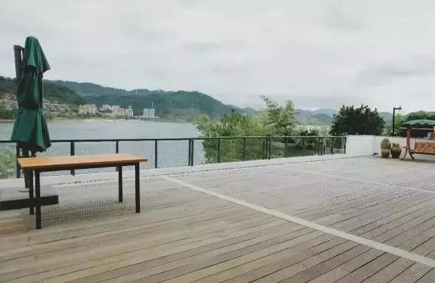 10家遺世獨立的湖畔民宿，感受盛夏的一股清涼