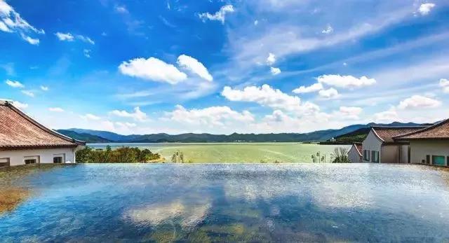 10家遺世獨立的湖畔民宿，感受盛夏的一股清涼