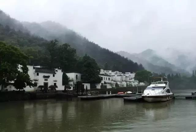 10家遺世獨立的湖畔民宿，感受盛夏的一股清涼