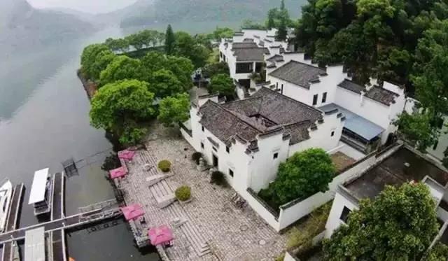 10家遺世獨立的湖畔民宿，感受盛夏的一股清涼