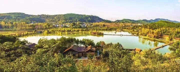 10家遺世獨立的湖畔民宿，感受盛夏的一股清涼