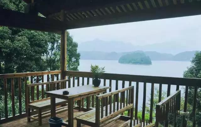 10家遺世獨立的湖畔民宿，感受盛夏的一股清涼