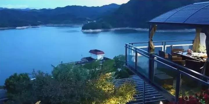 10家遺世獨立的湖畔民宿，感受盛夏的一股清涼