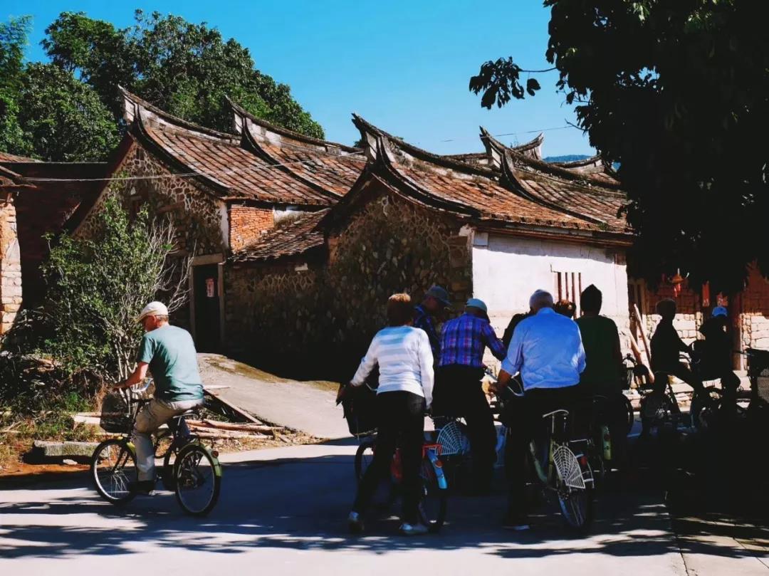 古山重水云間，細(xì)水長流吸引你
