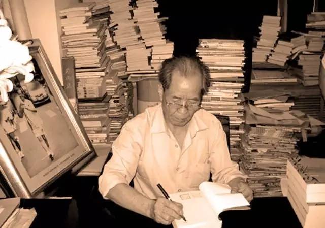 名人書房欣賞：遠(yuǎn)離塵世的一個(gè)美妙的書房