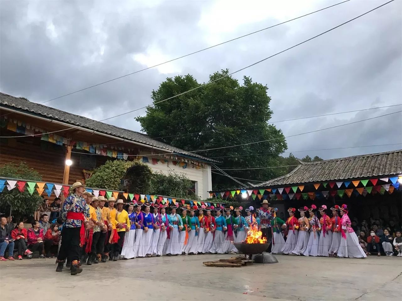 瀘沽湖·野火集，時(shí)光匆忙別錯(cuò)過(guò)年輕的瘋狂