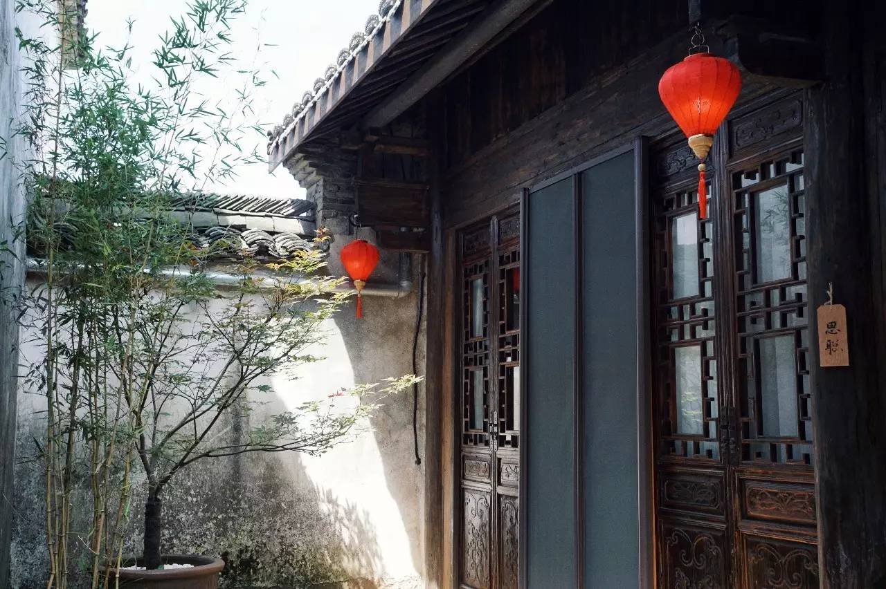 塘棲古鎮小茶姑娘，古鎮溪邊沐浴清風滌蕩心靈