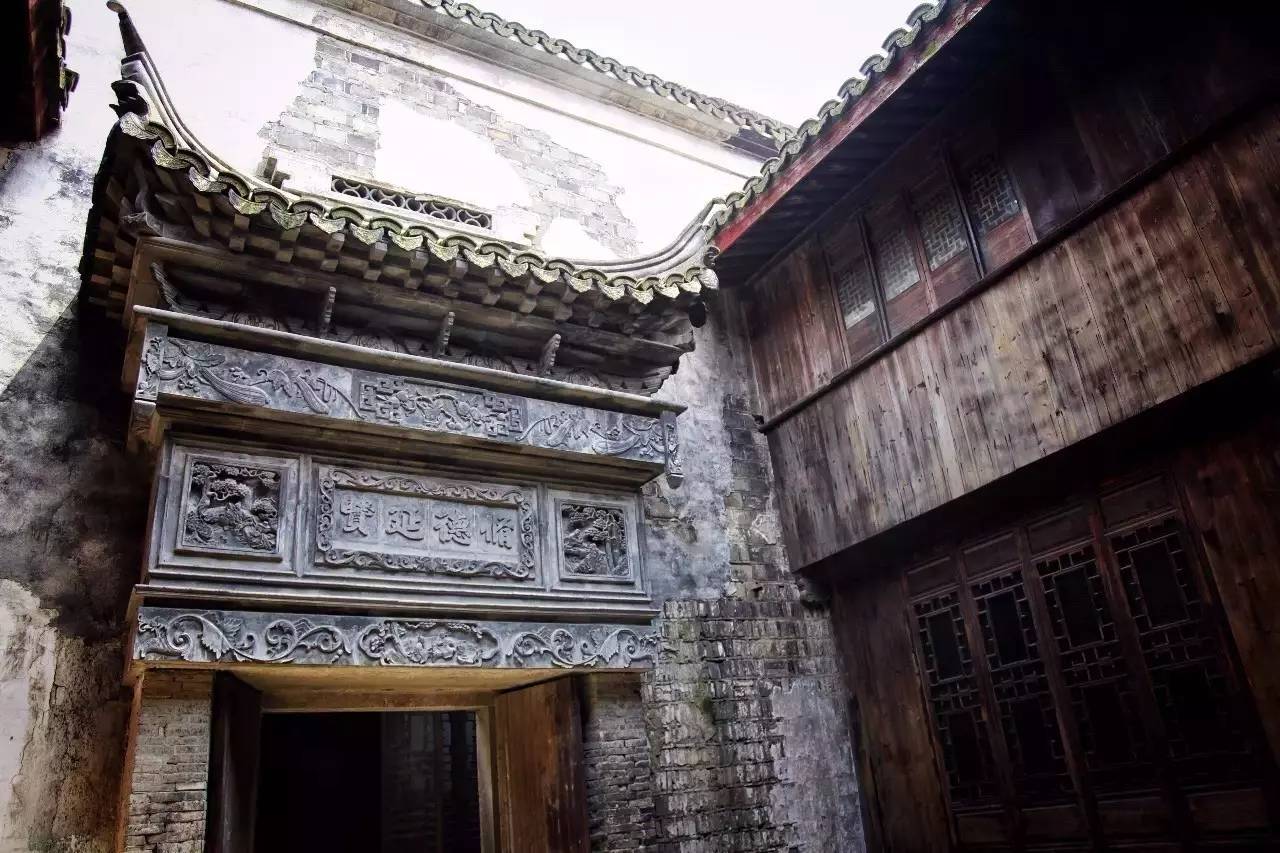 塘棲古鎮(zhèn)小茶姑娘，古鎮(zhèn)溪邊沐浴清風滌蕩心靈