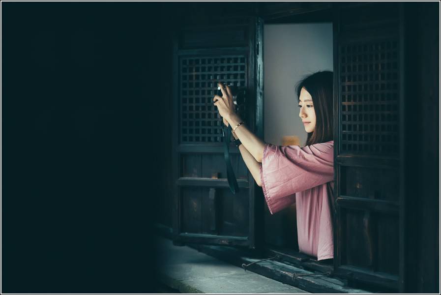 塘棲古鎮(zhèn)小茶姑娘，古鎮(zhèn)溪邊沐浴清風滌蕩心靈
