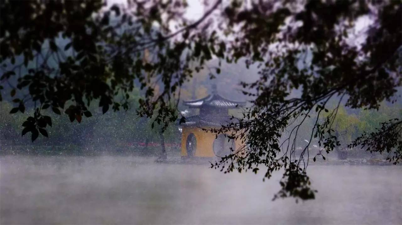 瓜洲云裳山村，春風又綠江岸春