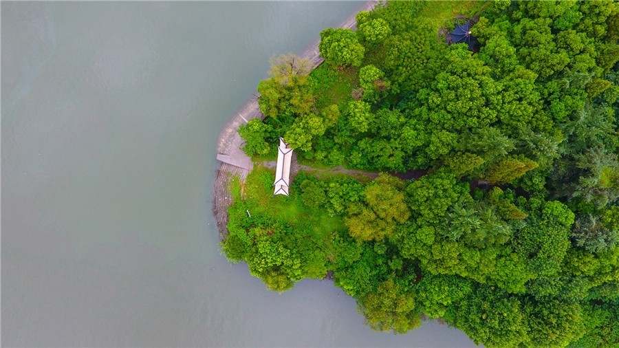 瓜洲云裳山村，春風又綠江岸春