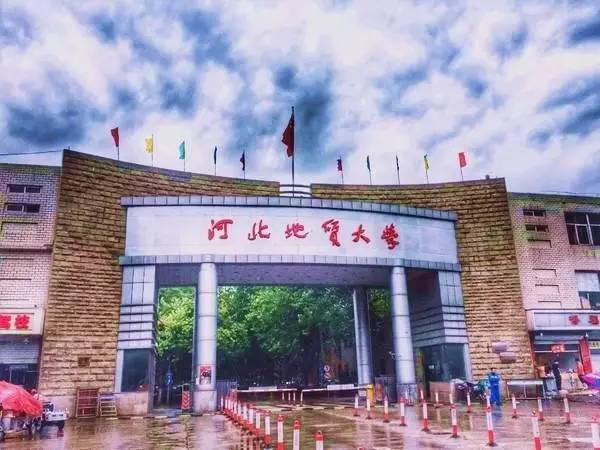 如隱·小佐居，半入溪水半入云