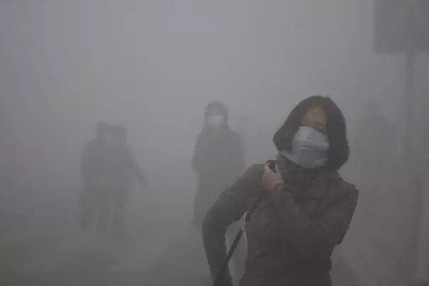 如隱·小佐居，半入溪水半入云