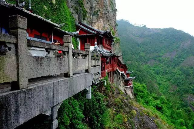 新安江畔谷掌民宿，莊園里享受青山環繞的美景