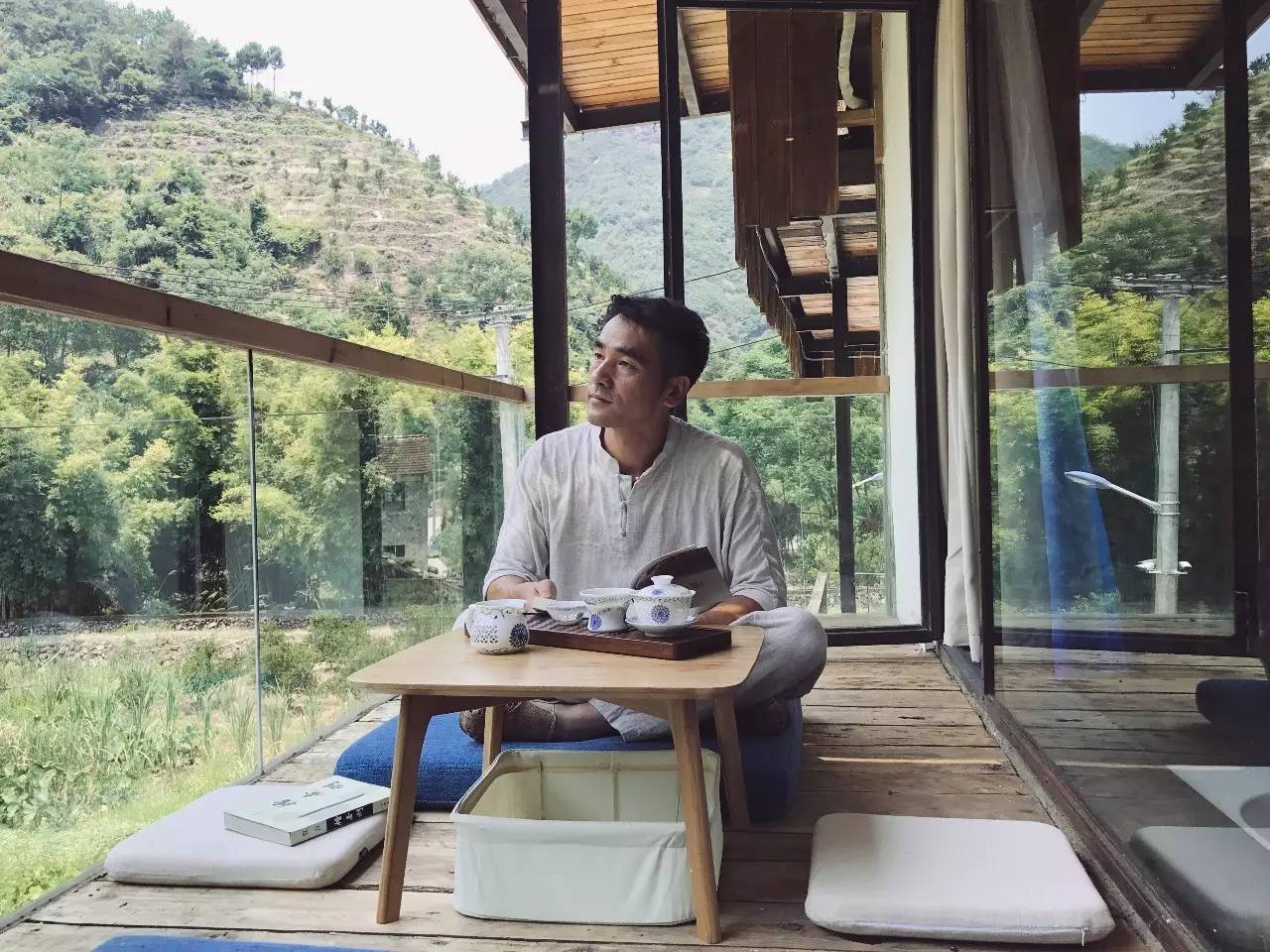 尋·尋客棧，一家超大藏書閣民宿設計