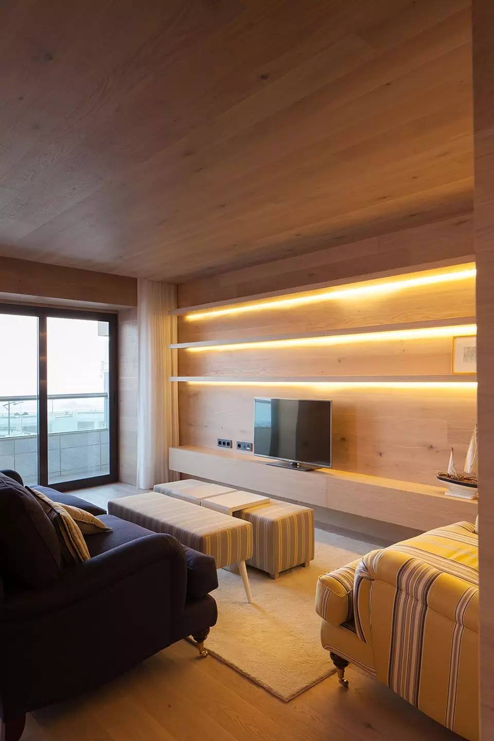 極簡原木海邊度假小屋，中式裝修設計