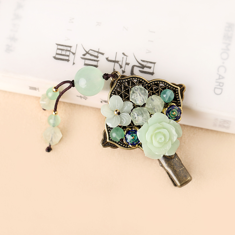 復古小花朵發夾頭飾：彰顯古典的美感