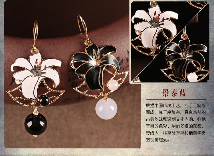 黑白百合花耳環，優雅曼妙的首飾!