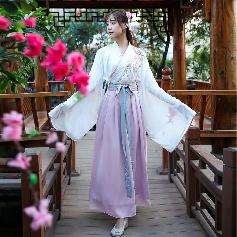 交領(lǐng)襦裙?jié)h服，粉紅清新淡雅漢服圖片