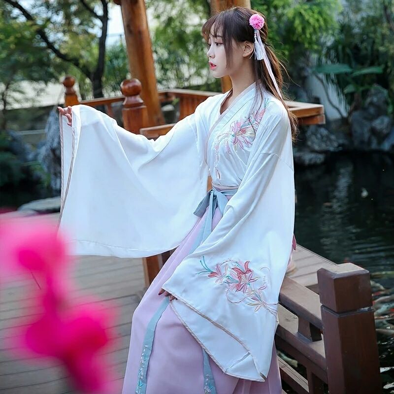 交領(lǐng)襦裙?jié)h服，粉紅清新淡雅漢服圖片