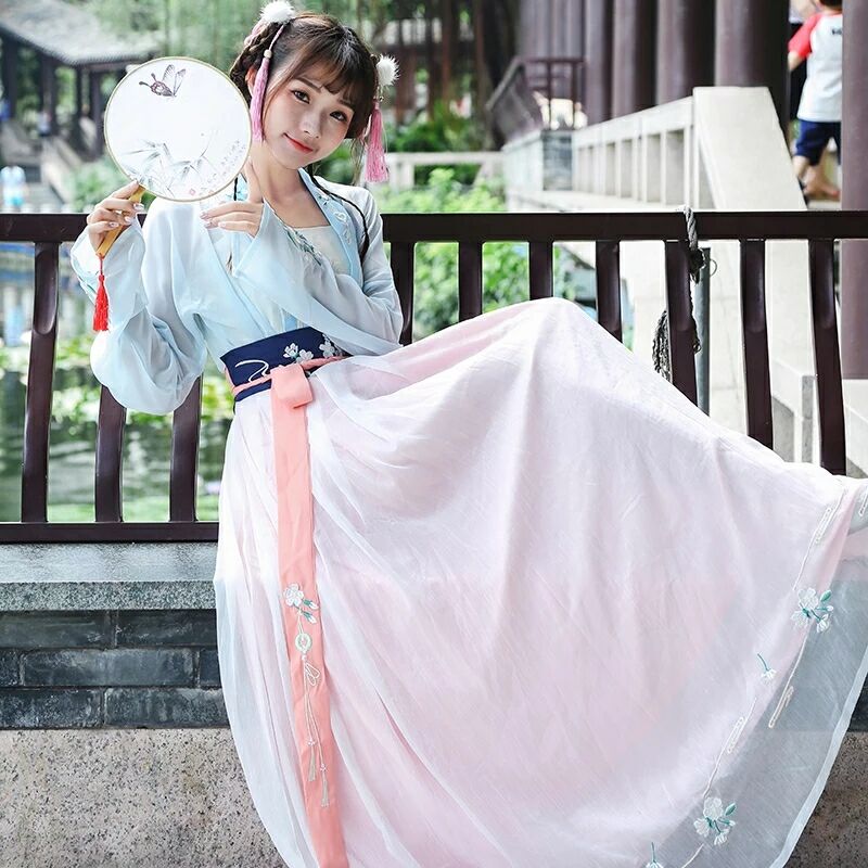 復古中國風長袖漢服，仙女襦裙繡花漢服圖片