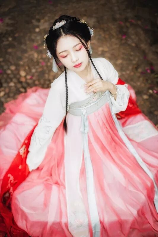 四款大明風度的漢服圖片，且看漢服的端莊雅致