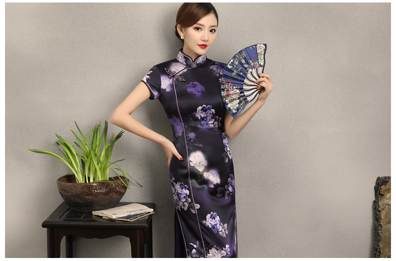 優(yōu)雅鏡花旗袍，清新藍(lán)色花旗袍裙