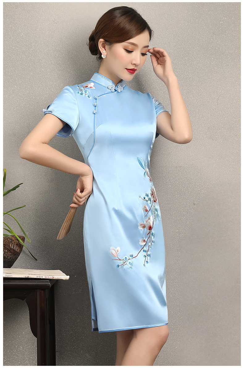 淡藍(lán)清新繡花旗袍，散香時(shí)尚旗袍裙