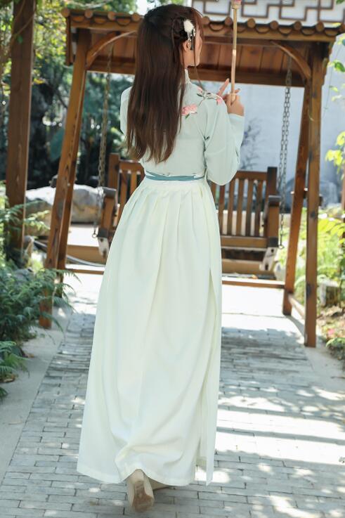 原創漢服清新仙女古裝，荷花刺繡齊胸襦裙