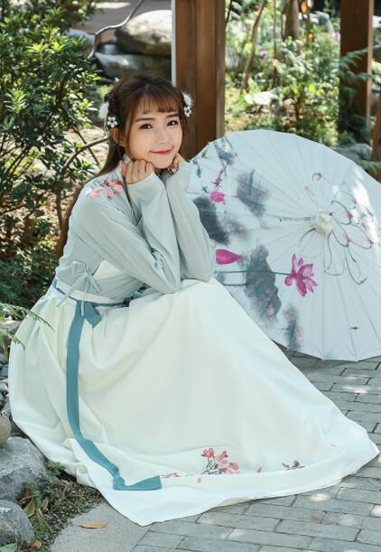 原創漢服清新仙女古裝，荷花刺繡齊胸襦裙