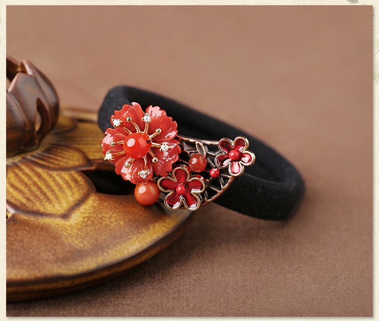 紅色扎頭發發圈，嬌艷氣質時尚頭飾