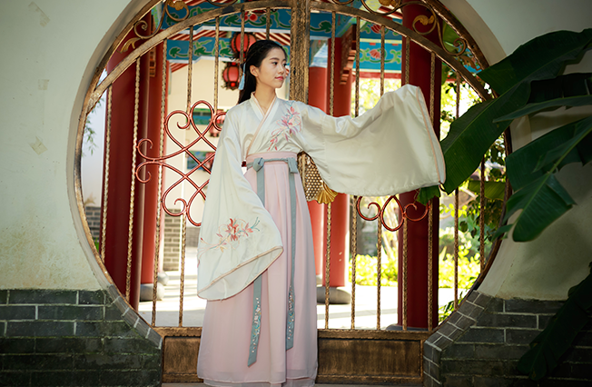 襦裙齊胸古裝漢服，給你帶來優(yōu)雅的美