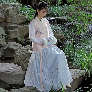 方領馬甲漢服，俏皮可愛漢服圖片