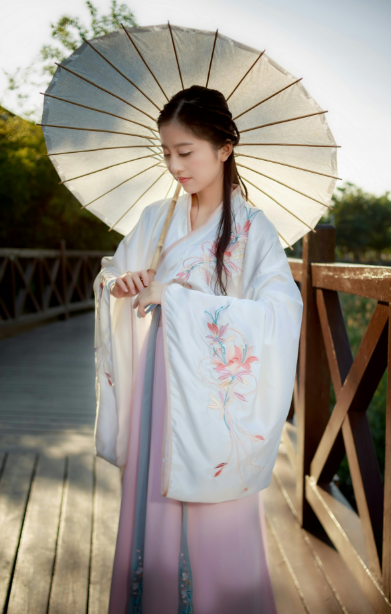 襦裙齊胸古裝漢服，給你帶來(lái)優(yōu)雅的美