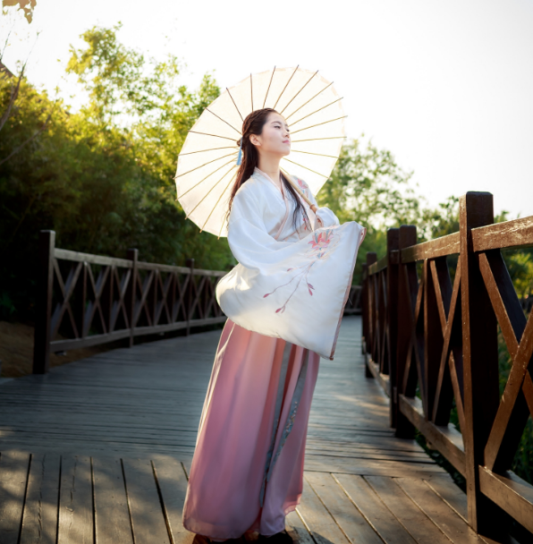 襦裙齊胸古裝漢服，給你帶來(lái)優(yōu)雅的美
