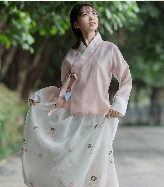 復(fù)古漢元素繡花漢服，交領(lǐng)漢服美女圖片