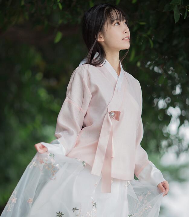 復(fù)古漢元素繡花漢服，交領(lǐng)漢服美女圖片