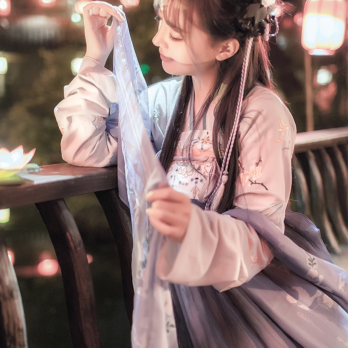 齊胸古風繡花裙漢服，清新淡雅漢服圖片
