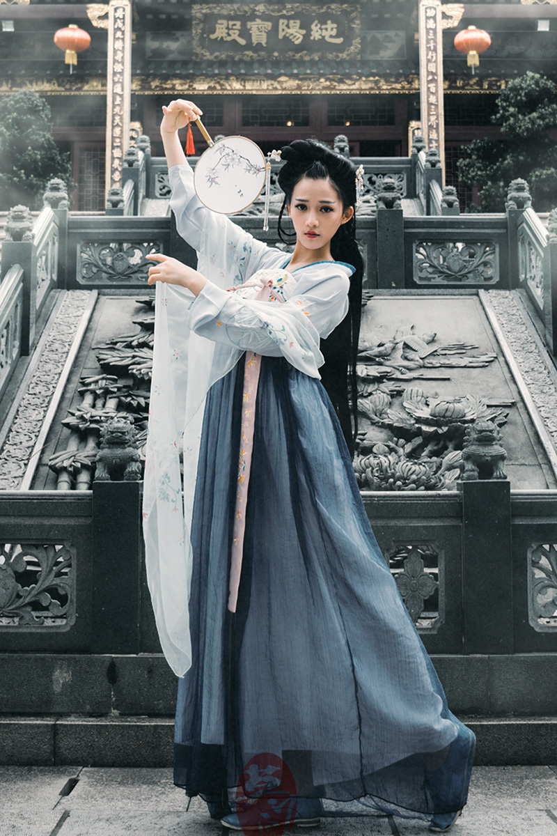 齊胸古風繡花裙漢服，清新淡雅漢服圖片