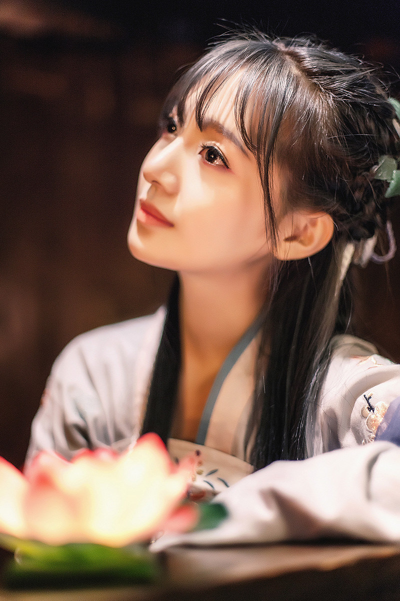 齊胸古風繡花裙漢服，清新淡雅漢服圖片