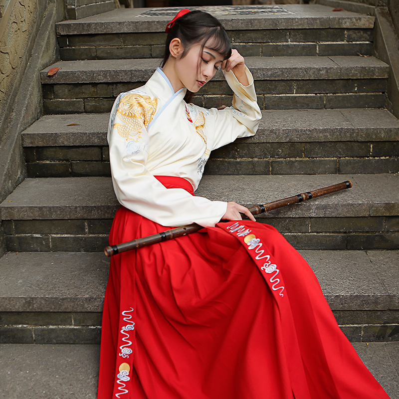 古風俠女漢服，龍紋羿射中國紅漢服