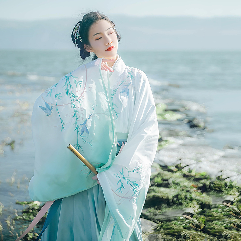 蓬萊閣大袖交領襦裙漢服，漸變花鳥刺繡漢服