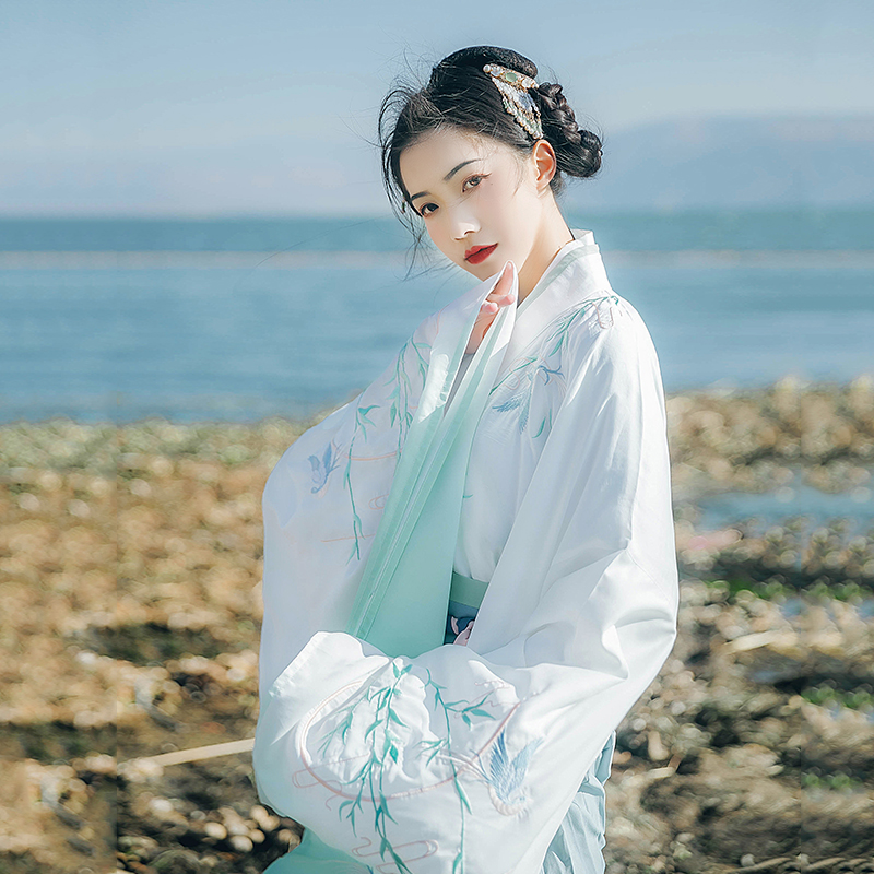 蓬萊閣大袖交領襦裙漢服，漸變花鳥刺繡漢服