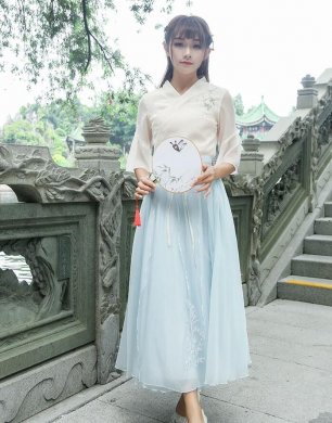 復(fù)古中國(guó)風(fēng)廣袖長(zhǎng)裙，雪紡清新淡雅漢服圖片