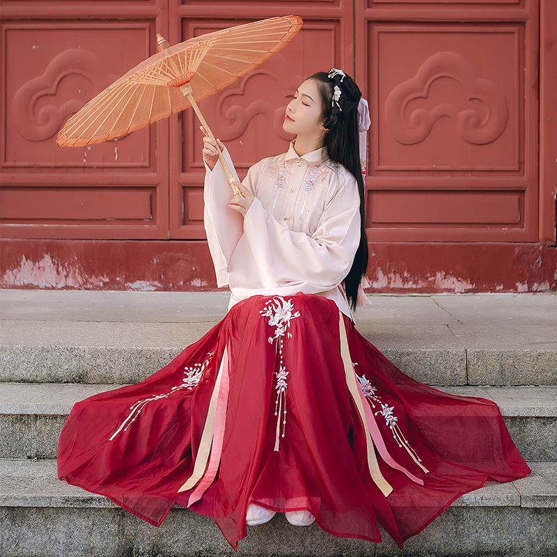 金魚(yú)戲水刺繡漢服，傳統(tǒng)立領(lǐng)紅裙?jié)h服圖片