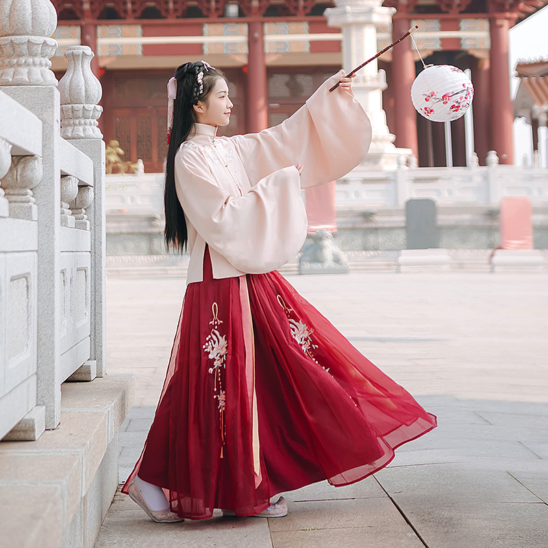 金魚(yú)戲水刺繡漢服，傳統(tǒng)立領(lǐng)紅裙?jié)h服圖片