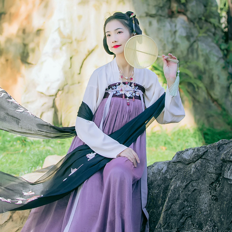 靈動紫色齊胸襦裙漢服，淡雅花朵刺繡漢服圖片